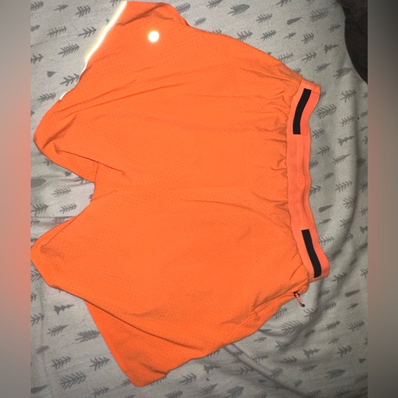 Lululemon Fast and Free LINED shorts 6” - Picture 2 of 3